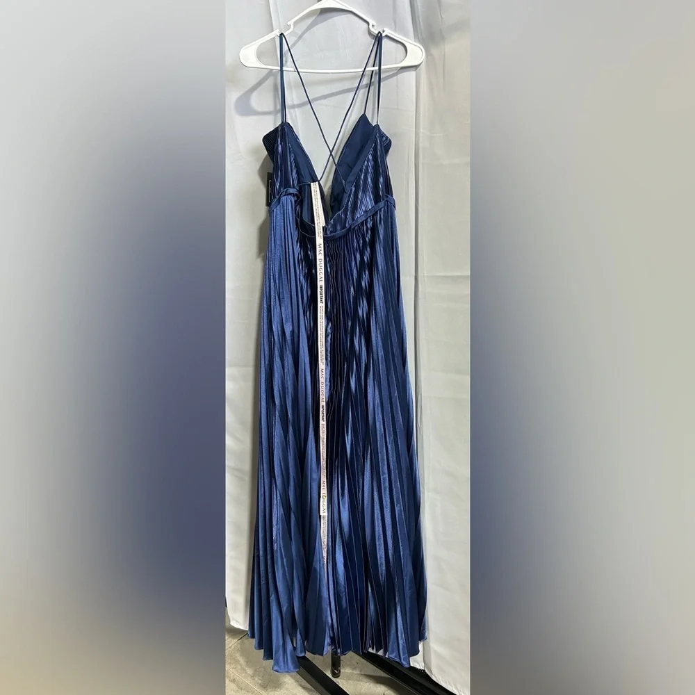 Mac Duggal 49039 NWT Plunge Neck Pleated Evening Gown - Picture 5 of 8